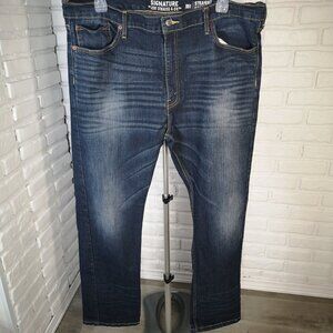 Signature by Levi Strauss & Co Men's Size 42/32 Medium Wash S51 Straight Jeans